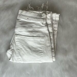 Garage clothing size 00 white jeans! Cute frayed ankle
